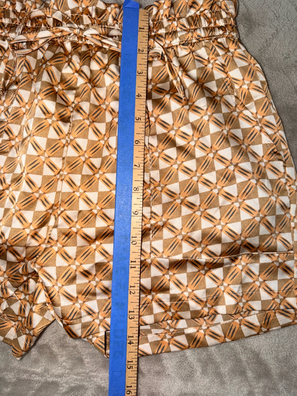 Princess Polly Geometric Print High-Waisted Paperbag Shorts US size 4 - Picture 3 of 9